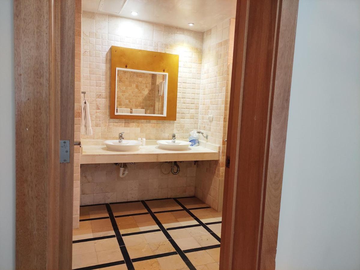 Chic Beachfront Apartment - Private Beach Access 蓬塔卡纳 外观 照片
